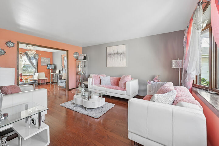 Property Photo: 861 Boone Drive IL 60188