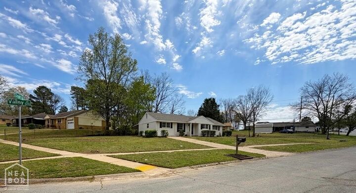 Property Photo:  901 Valley Drive  AR 72401 