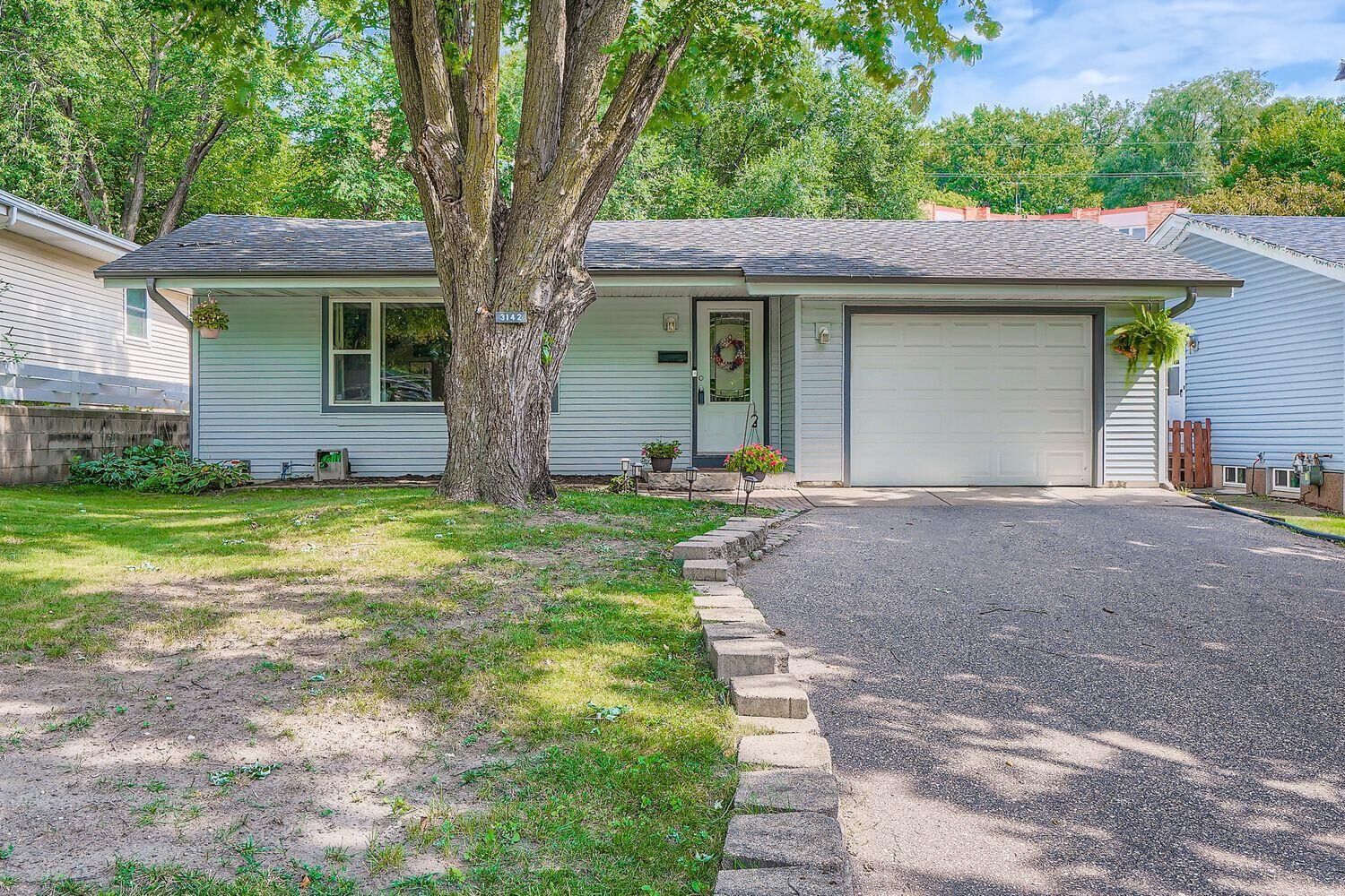 Property Photo:  3142 Grimes Avenue N  MN 55422 