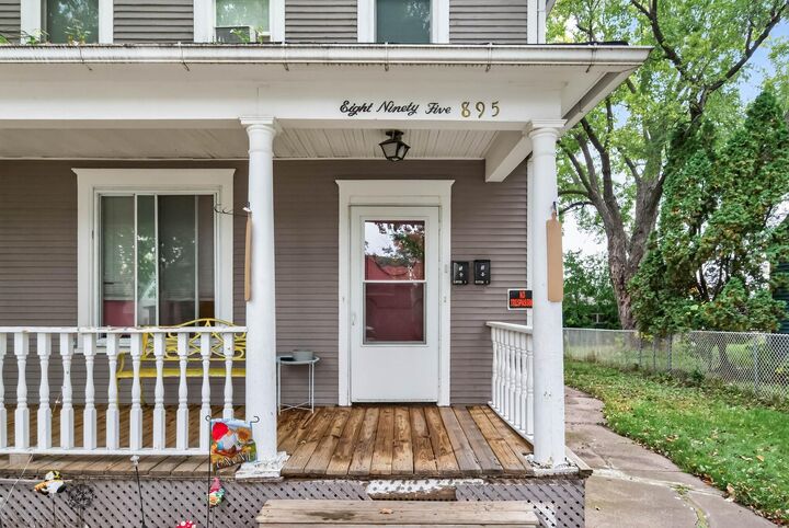 Property Photo:  895 Rose Avenue E  MN 55106 