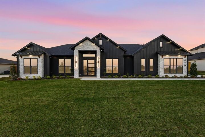 Photo de la propriété:  449 Whispering Way  TX 75154 