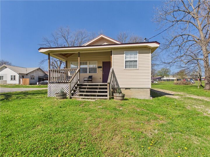 Property Photo:  606 N Springfield Street  AR 72616 