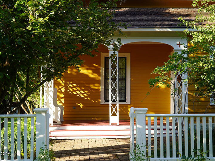 Property Photo:  220 8th Street  OR 97530 