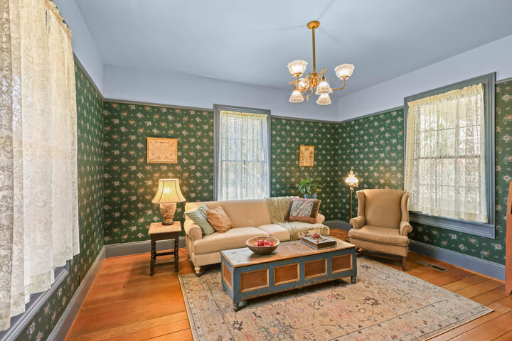 Property Photo: 220 8th Street OR 97530