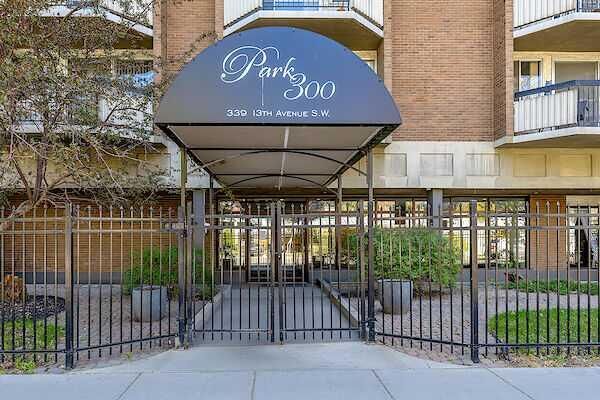 Property Photo: 339 13 Avenue SW 207 AB T2R 0K3