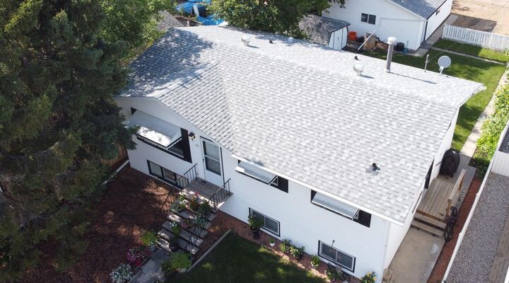 Property Photo: 208 4 Avenue W AB T0J 1P0