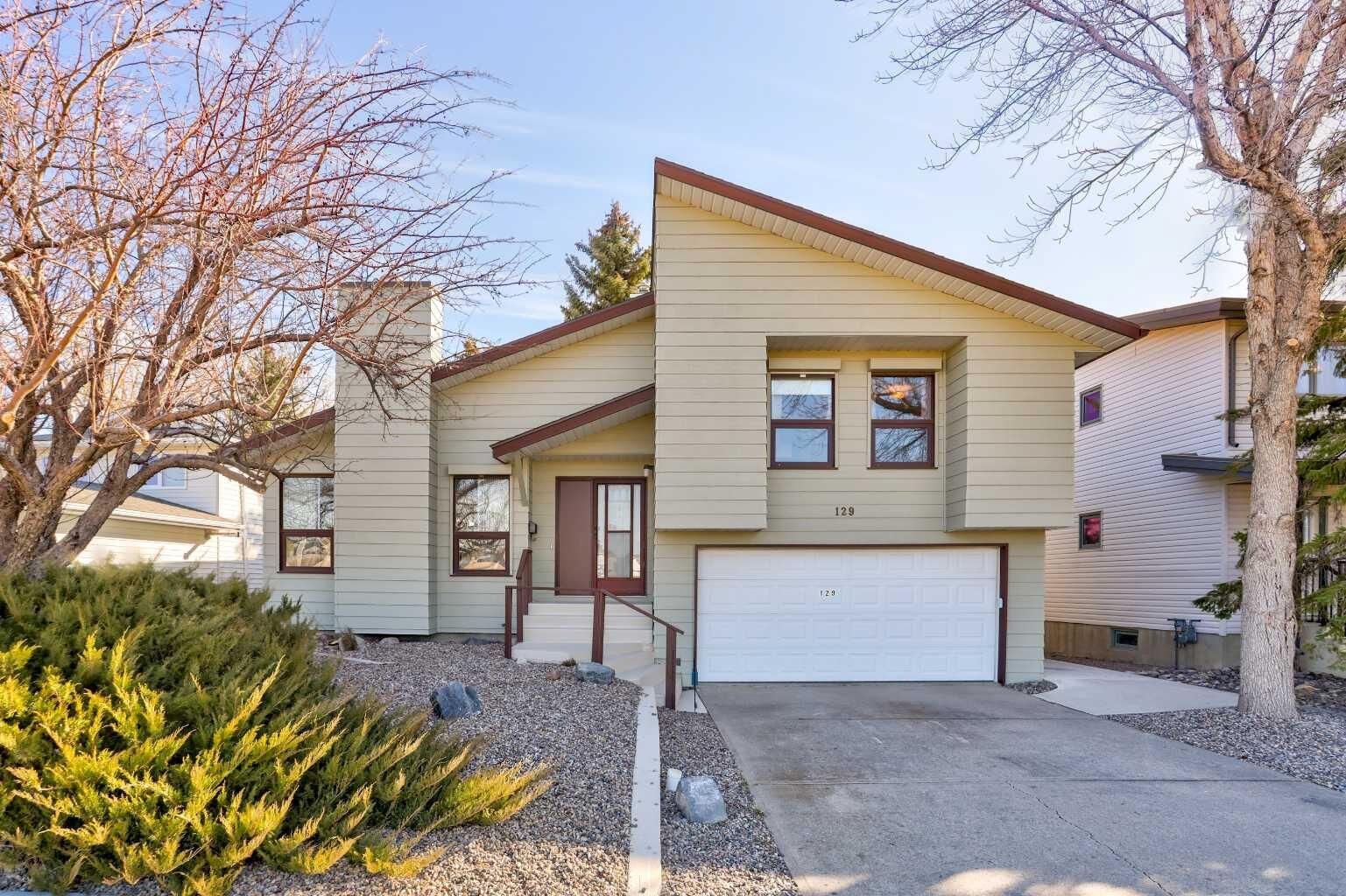 Property Photo:  129 Oxford Road W  AB T1K 4V6 