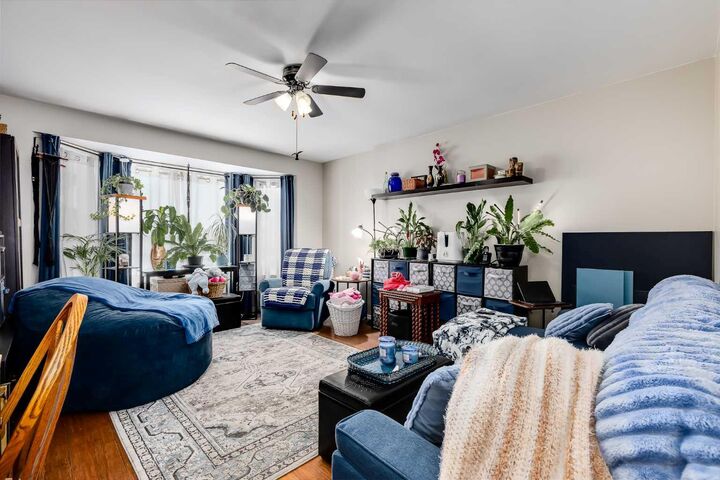 Property Photo:  6 West Aarsby Road  AB T4C 1M4 