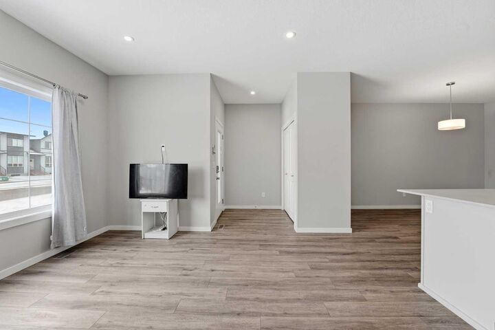 Property Photo: 39 Lake Street AB T4E 3L9