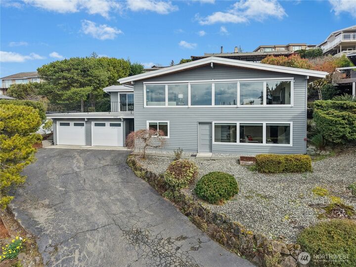 Property Photo:  4440  137th Avenue SE  WA 98006 