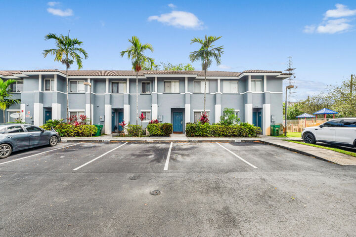 Property Photo: 5403 SW 41st Street FL 33023