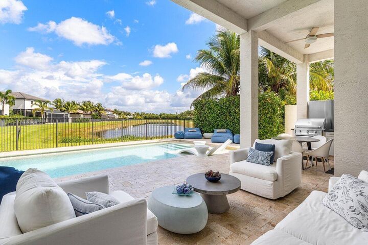 Property Photo: 16431 Pantheon Pass FL 33446