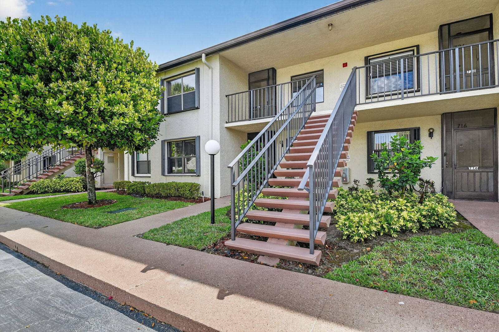 Property Photo:  7855 Willow Spring Drive 725  FL 33467 