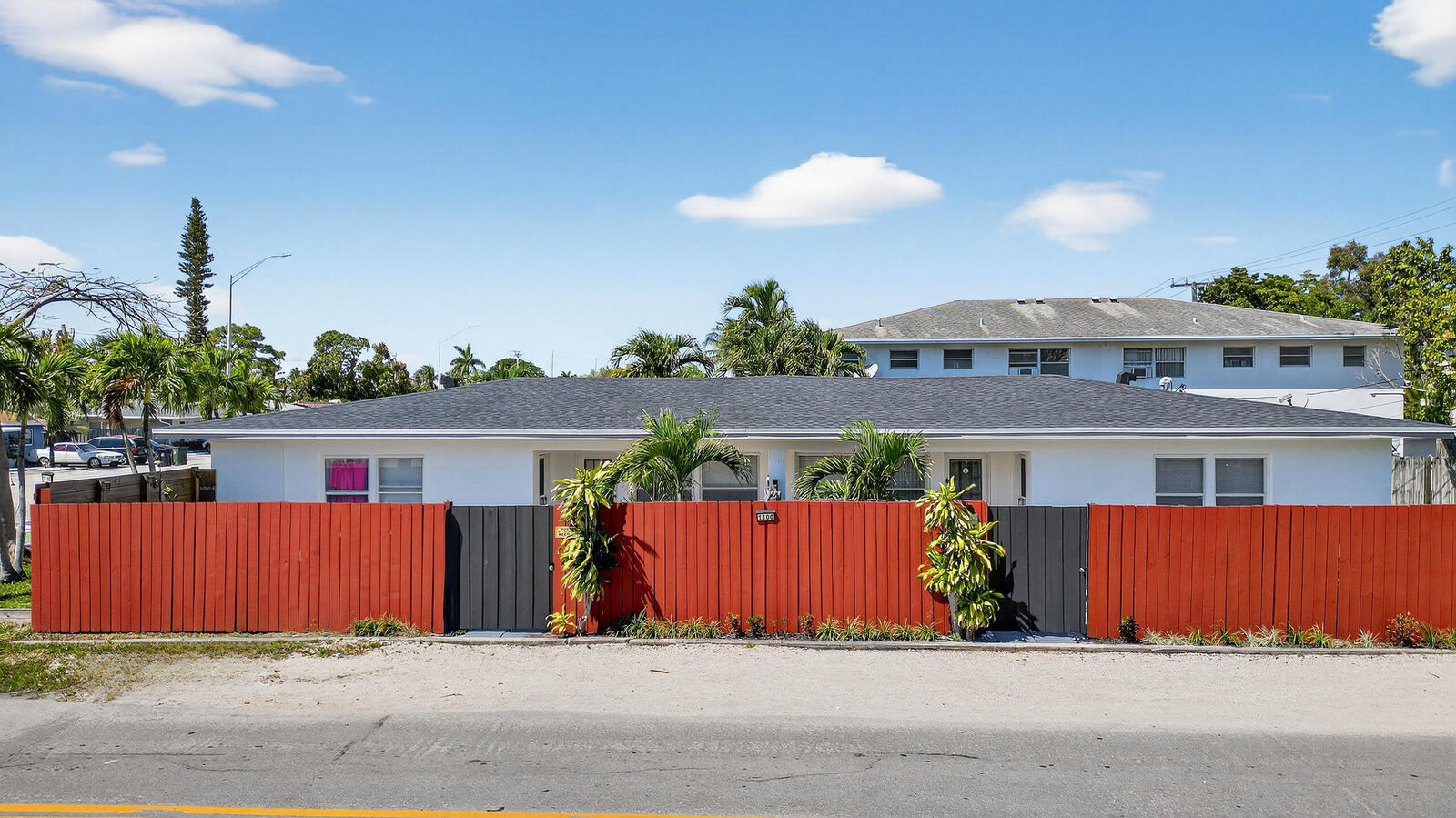 Property Photo:  1100 NE 15th Avenue 1-2  FL 33304 