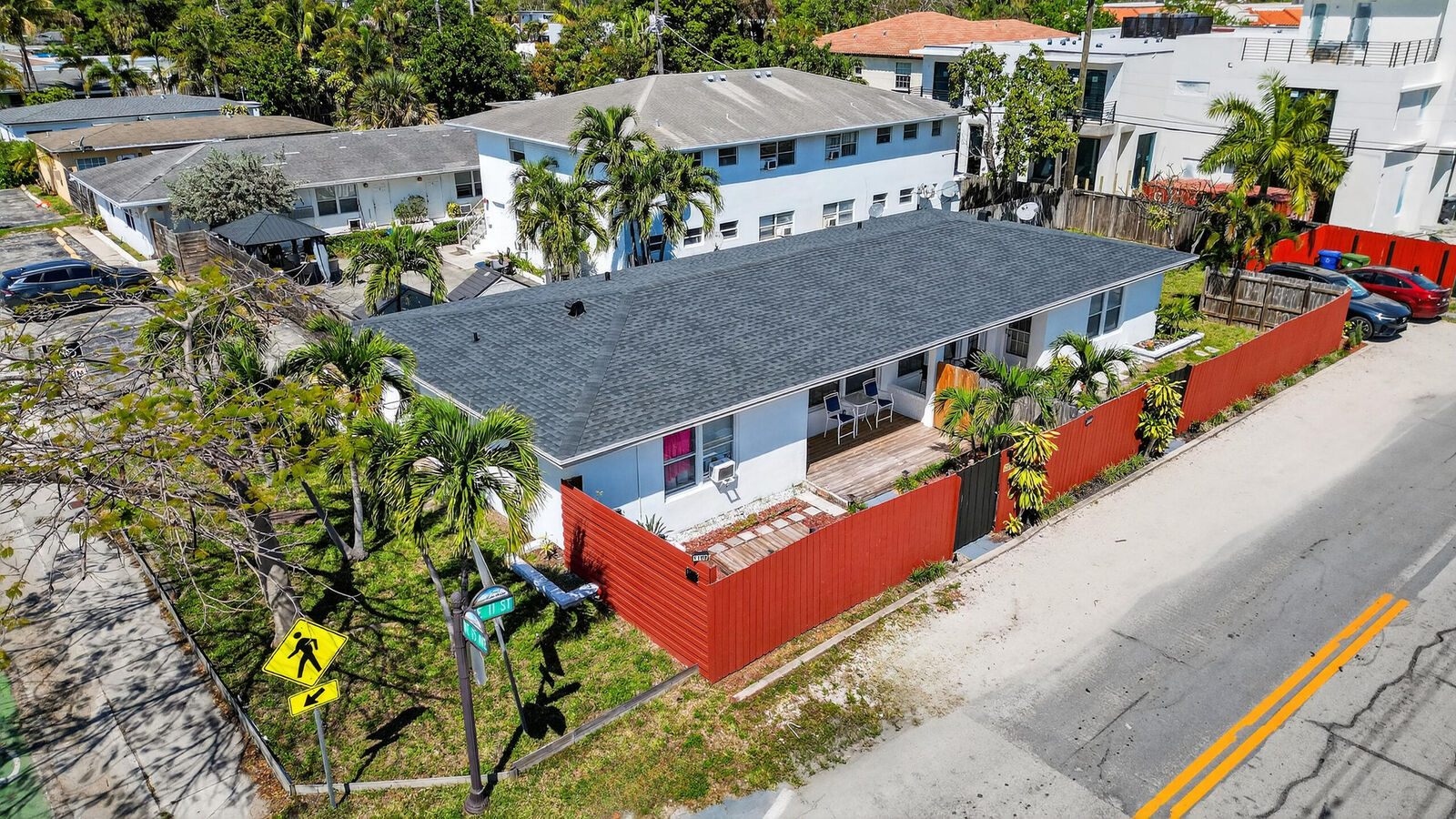 Property Photo:  1100 NE 15th Avenue 1-2  FL 33304 