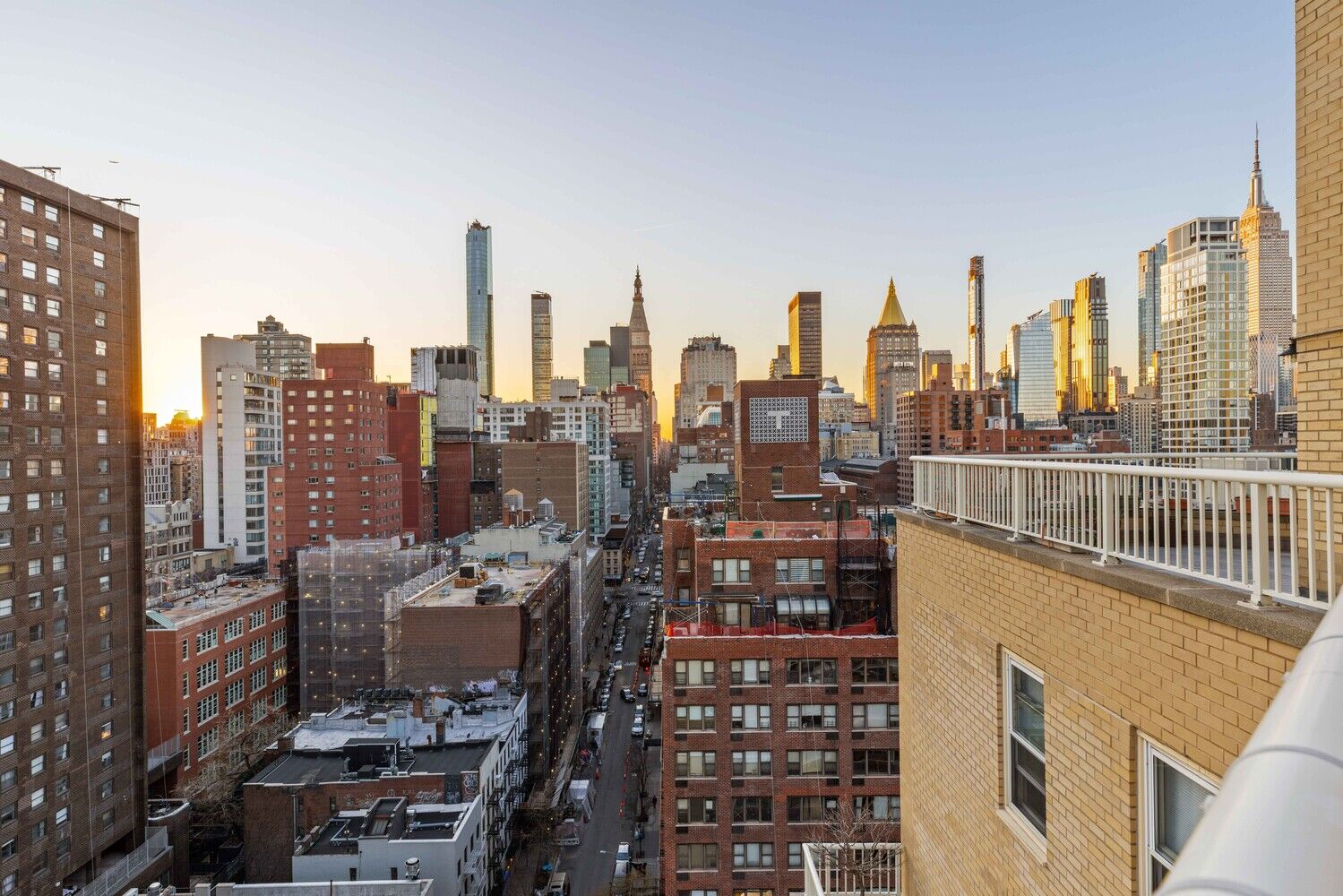 Property Photo:  305 E 24th Street 20M  NY 10010 