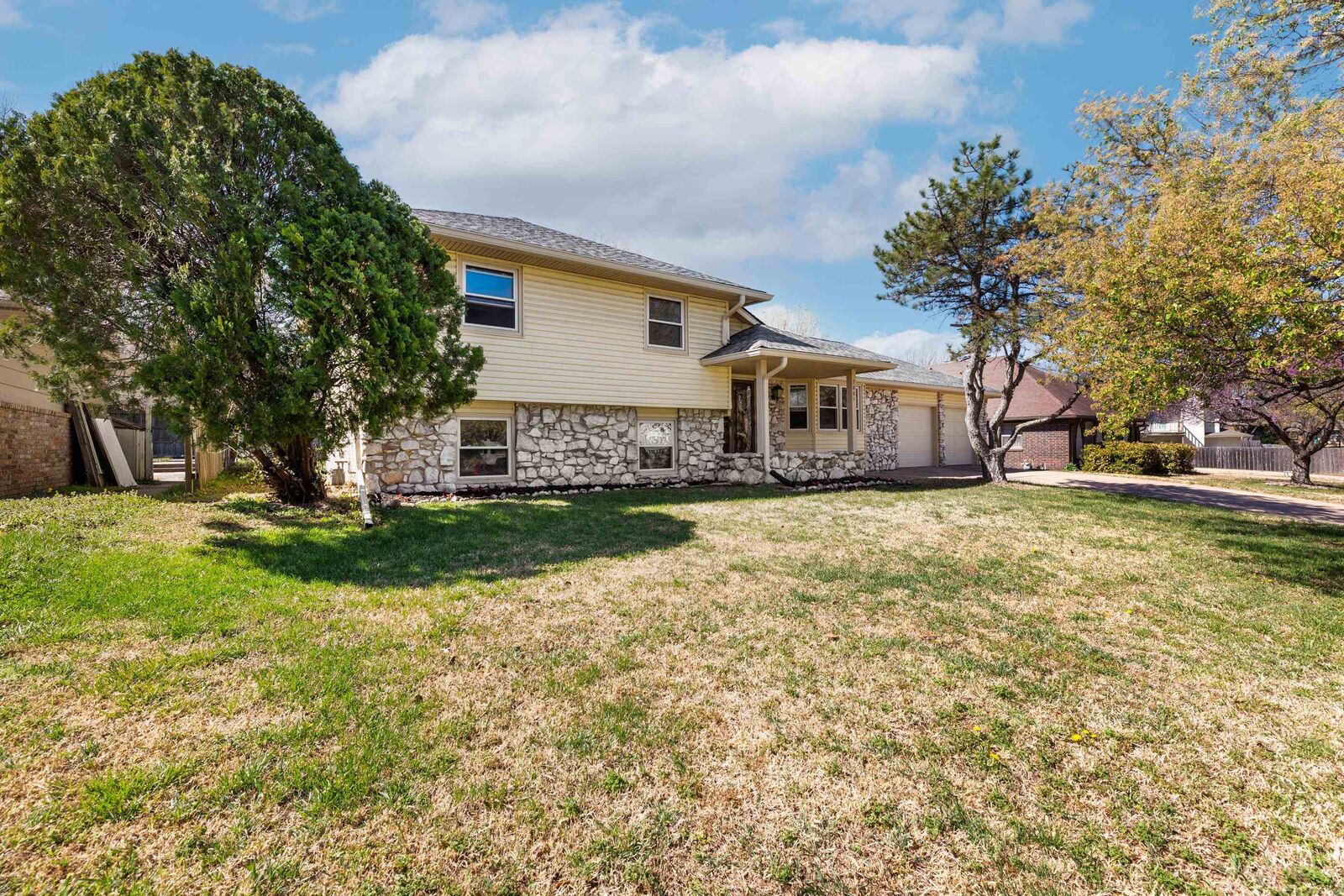 Property Photo: 7801 E Pagent Ln KS 67206