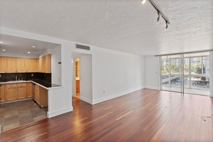 Property Photo: 145 SE 25th Rd 404 FL 33129