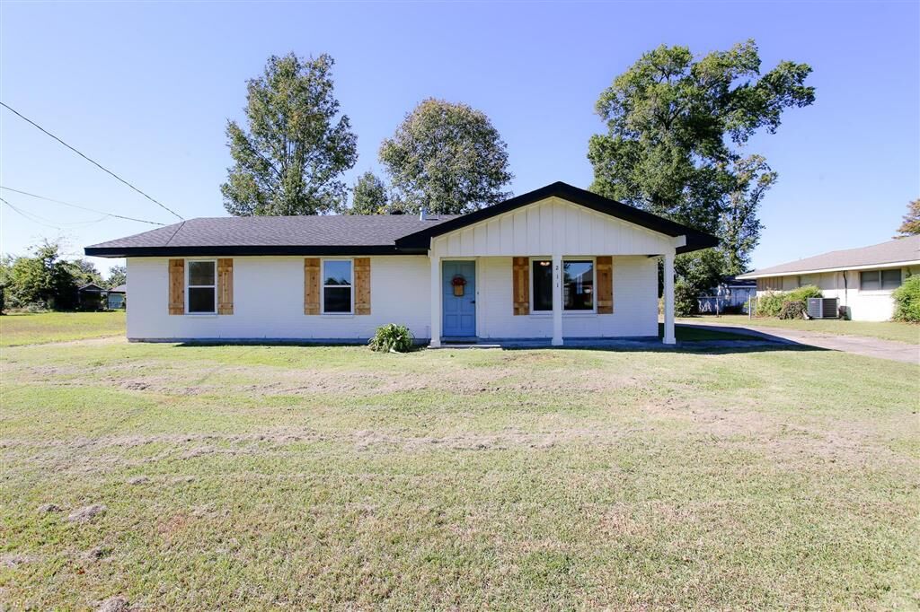 Property Photo:  211 Jackson Ave Avenue  LA 70663 