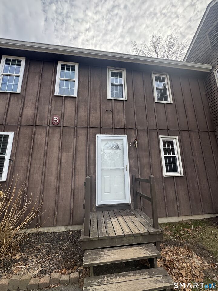 Property Photo:  239 Old Farms Road 5C  CT 06001 