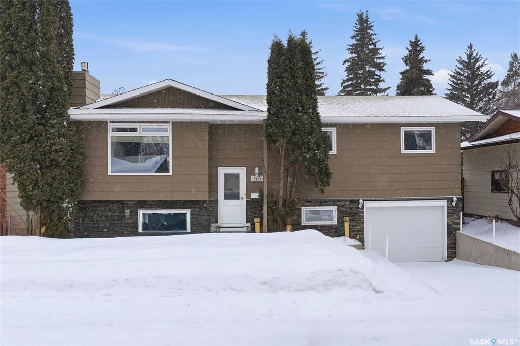 Photo de la propriété:  115 Cypress Court  SK S7K 5C3 