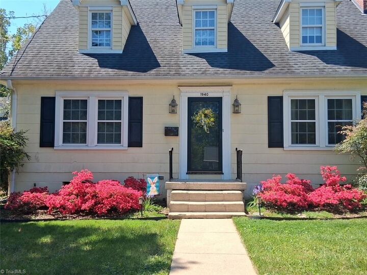 Property Photo:  1940 Robinhood Road  NC 27104 