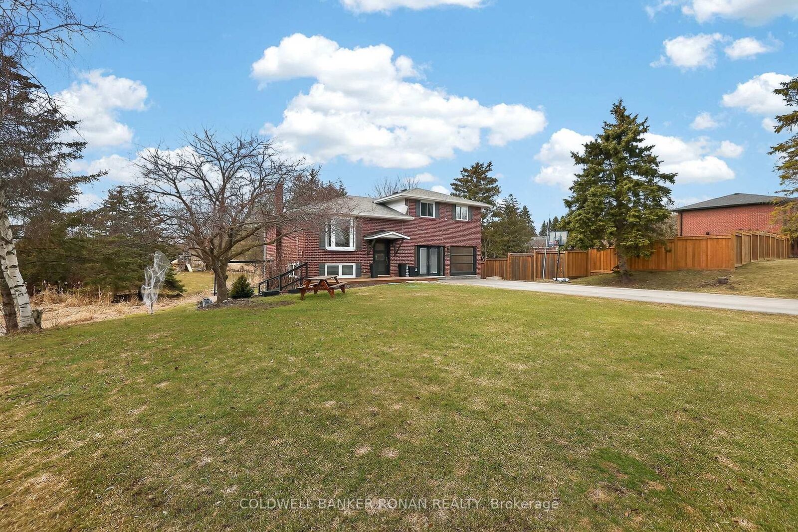 Property Photo: 10 Catherine Street ON L0G 1L0