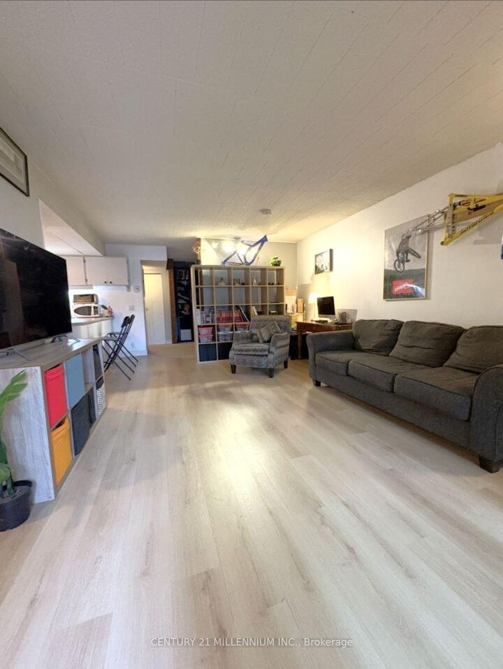 Property Photo: 1102 Horseshoe Valley Road W 114 ON L4M 4Y8