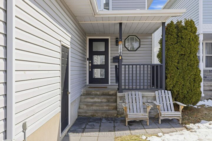 Property Photo:  880 Walker Court  ON K7M 8L2 