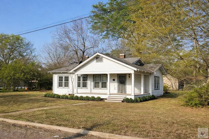 Property Photo:  113 SW Front  TX 75570 