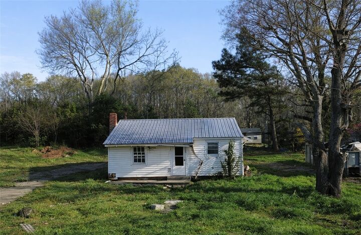 Property Photo:  1303, 1305, 1307 E Park Drive  SC 29621 