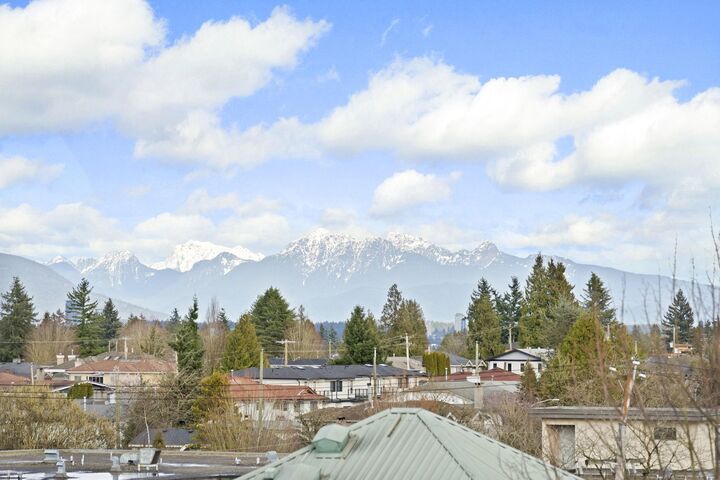 Property Photo: 6283 Kingsway Ph18 BC V5J 0H3