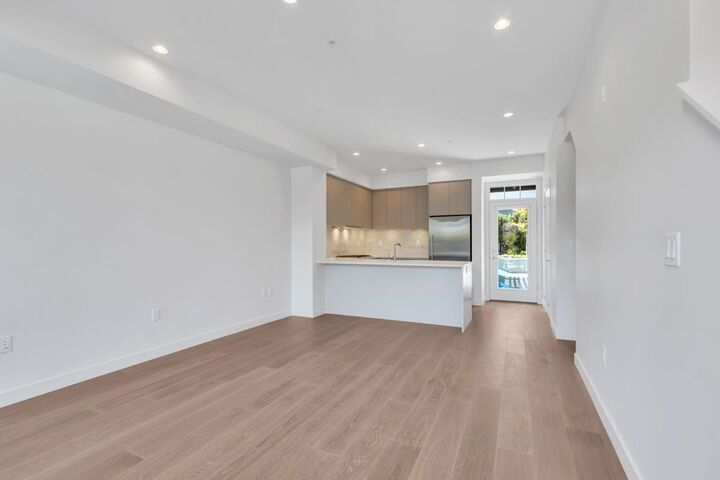 Property Photo:  7929 Oak Street 17  BC V6P 4A6 