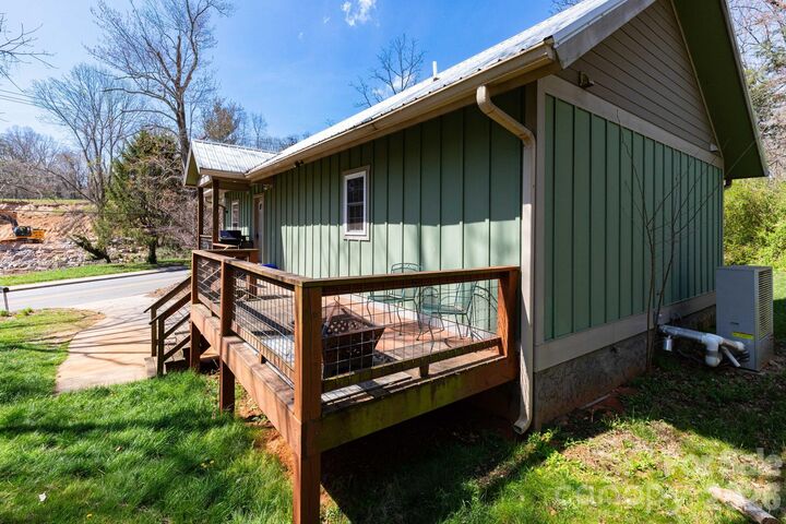 Property Photo:  210 State Street  NC 28806 