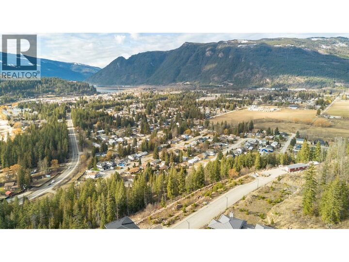 270 Bayview Drive — photo 1
