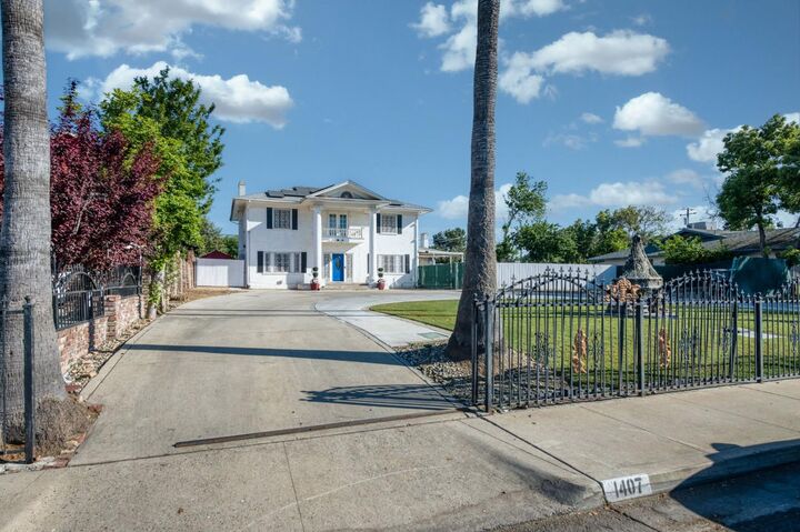 Property Photo:  1407 E Princeton Avenue  CA 93704 