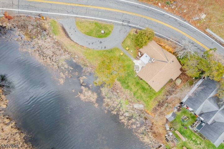 Property Photo:  213 Otterhole Rd  NJ 07480 
