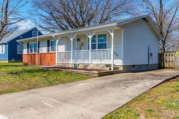 Property Photo:  1023 Harwood Street  MO 65265 