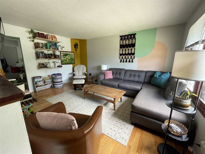 Property Photo:  412 Westgate St  IA 52246 