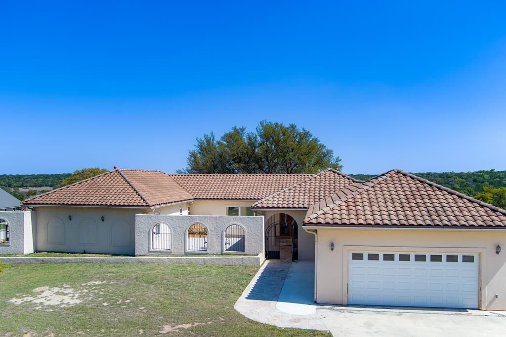 Property Photo:  305 Teague Rd  TX 78028 
