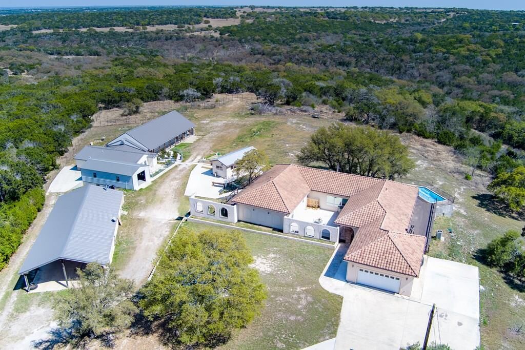 Property Photo:  305 Teague Rd  TX 78028 