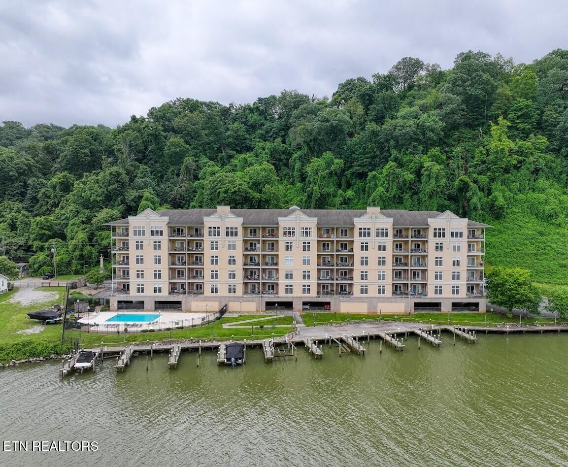 Property Photo: 3001 River Towne Way 406 TN 37920