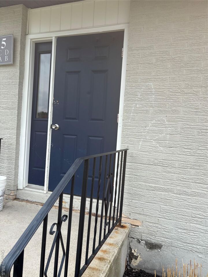 Property Photo:  5 White Gate Road A  NY 12590 