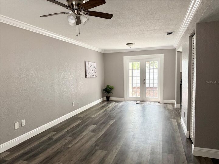 Property Photo:  5229 Tennis Court Circle  FL 33617 