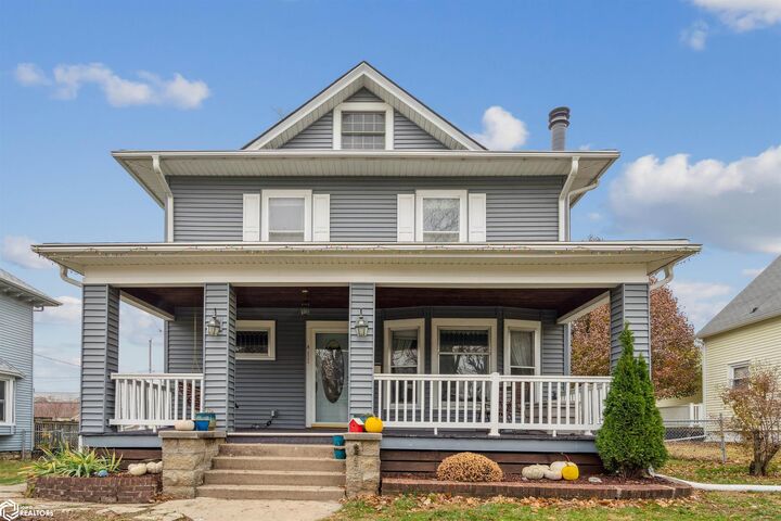 Property Photo:  411 Park Street  IA 50158 