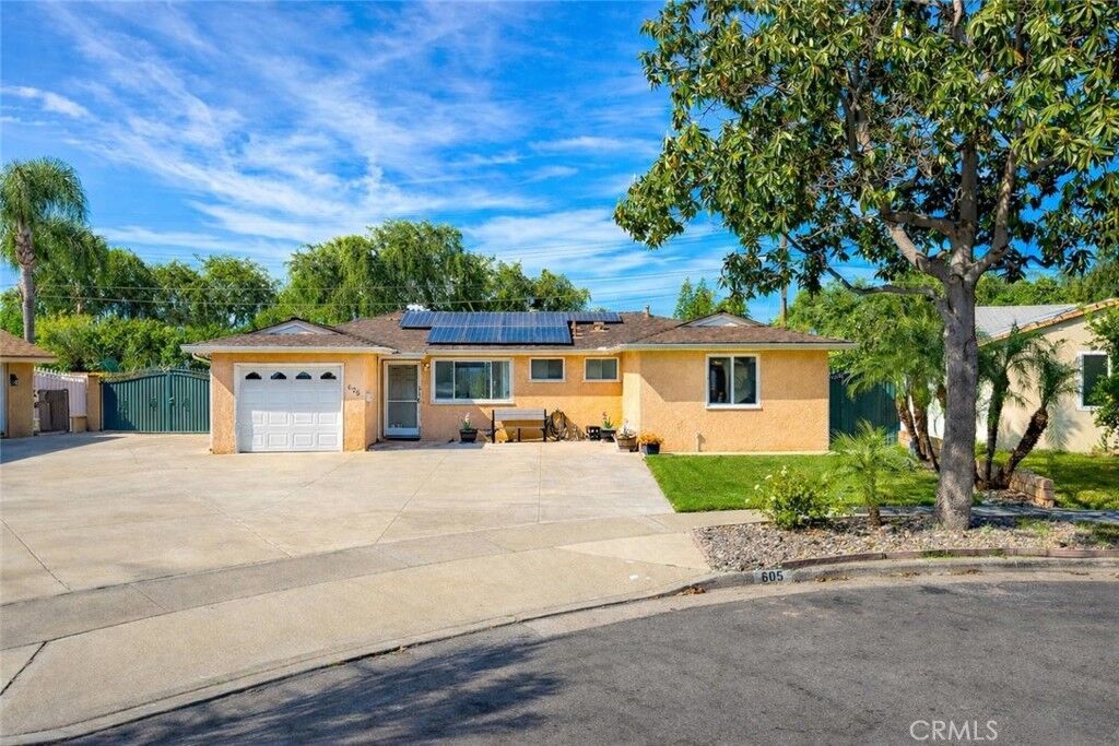 Property Photo:  605 Juniper Avenue  CA 92833 