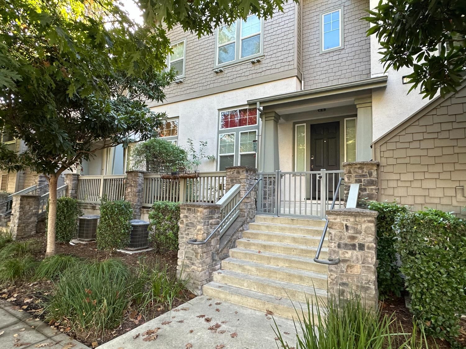 Property Photo: 1620 D Street CA 95814