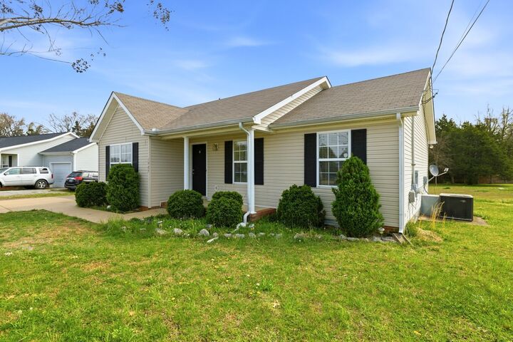 Property Photo:  1987 Gateland Dr  TN 37127 