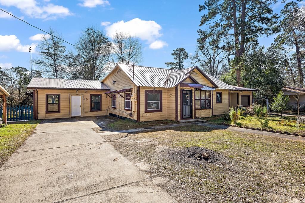 Property Photo: 121 Hasley St TX 75961