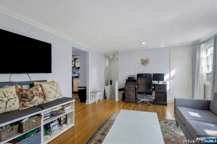 Property Photo:  190 Knickerbocker Road #10  NJ 07631 